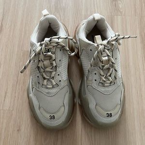 WOMEN'S TRIPLE S CLEAR SOLE SNEAKER IN BEIGE